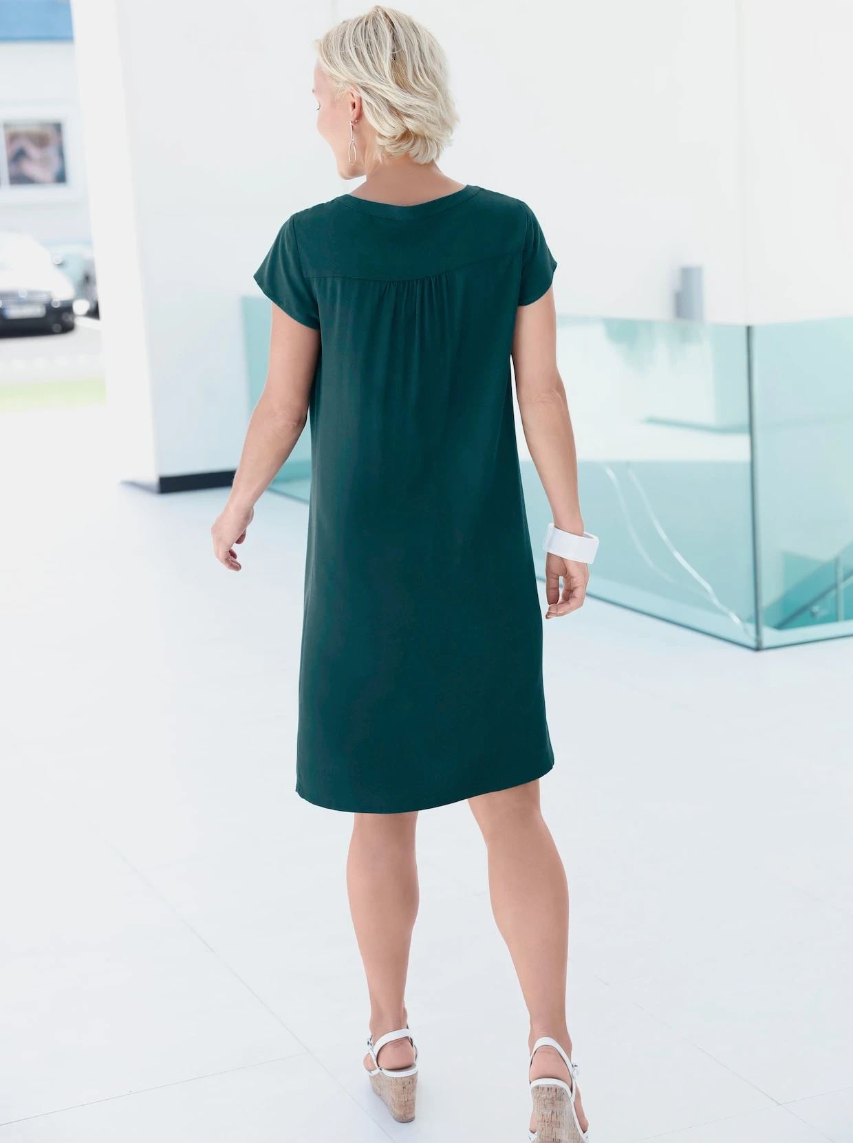 Tunikakleid In Dunkelgrün – Bild 2