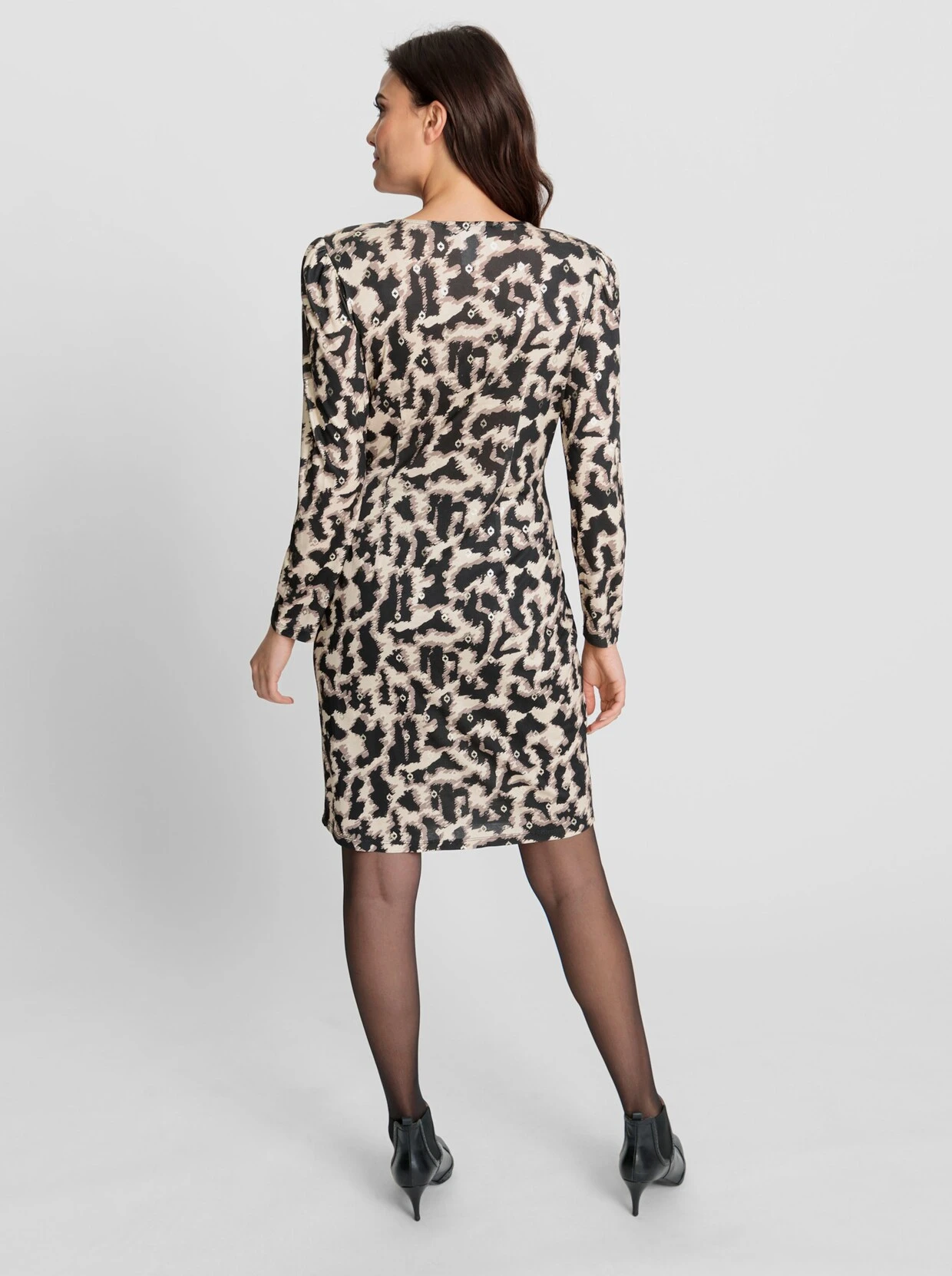 Heine Jersey-Kleid In Sand-schwarz-bedruckt – Bild 3