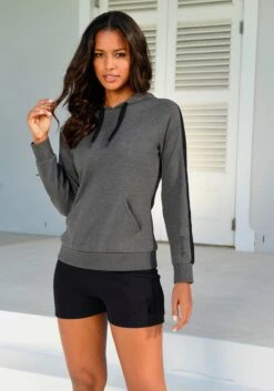 Bench. Relaxshorts In Schwarz