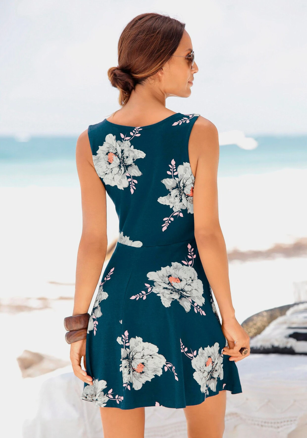 Beachtime Strandkleid In Blau-geblümt – Bild 2