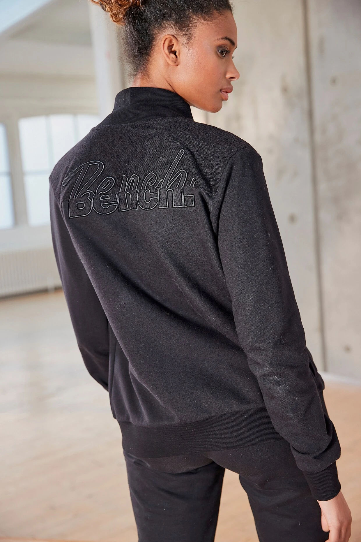 Bench. Sweatjacke In Schwarz – Bild 4