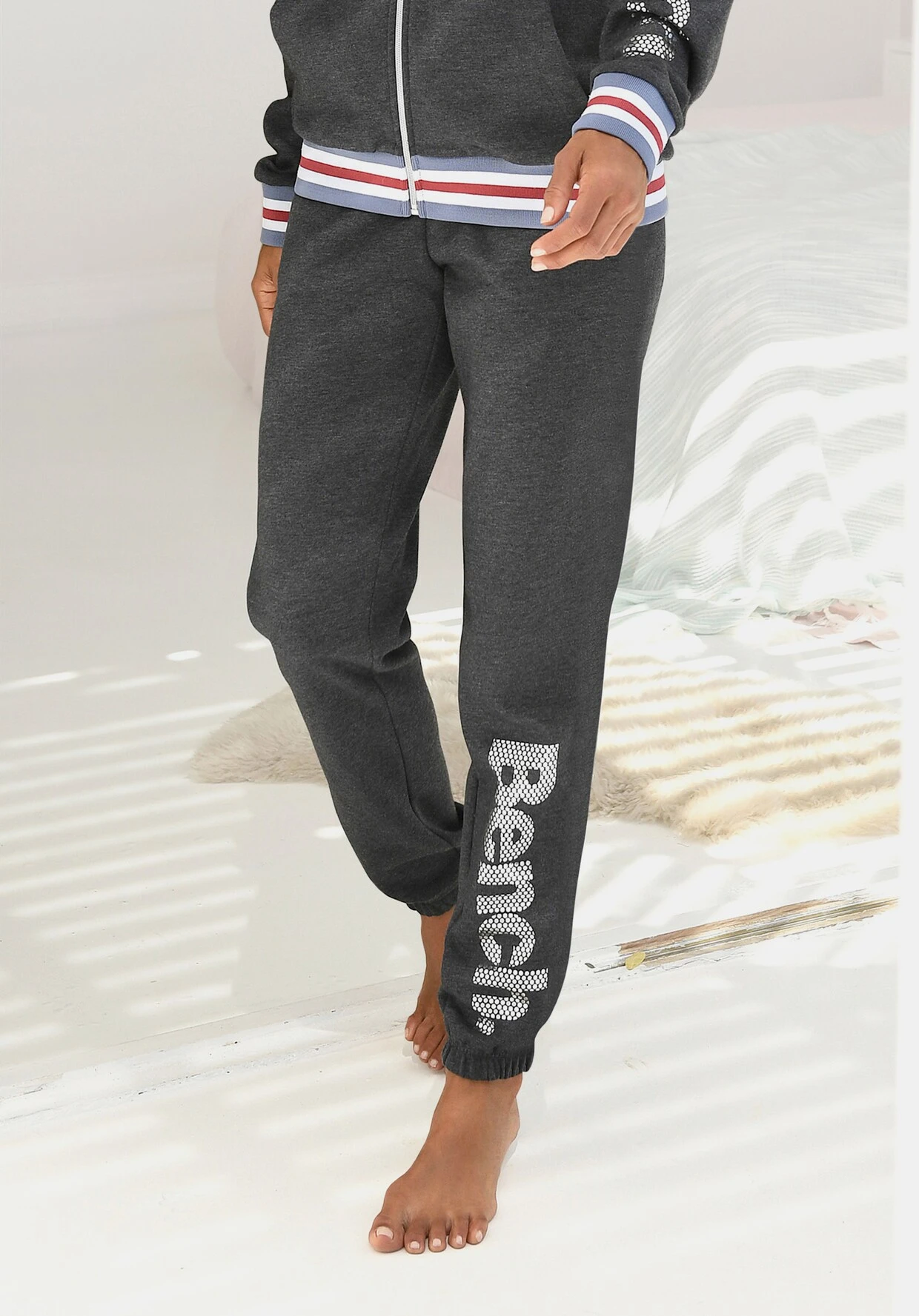 Bench. Sweatpants In Grau-meliert